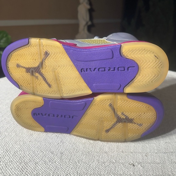 Jordan 5 Retro
Cement Grey Pink (GS) Sneakers - Picture 6 of 8